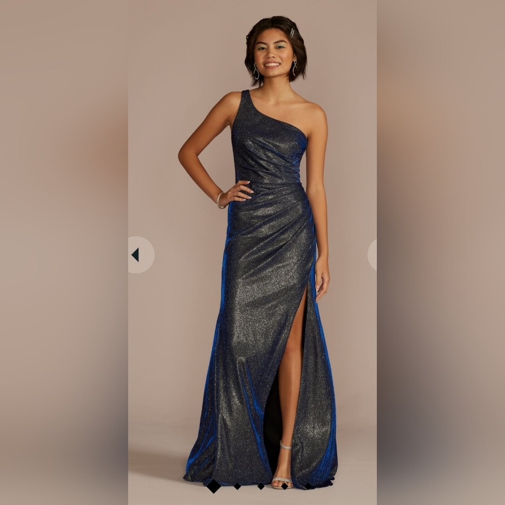 One-shoulder glitter metallic pleated dress